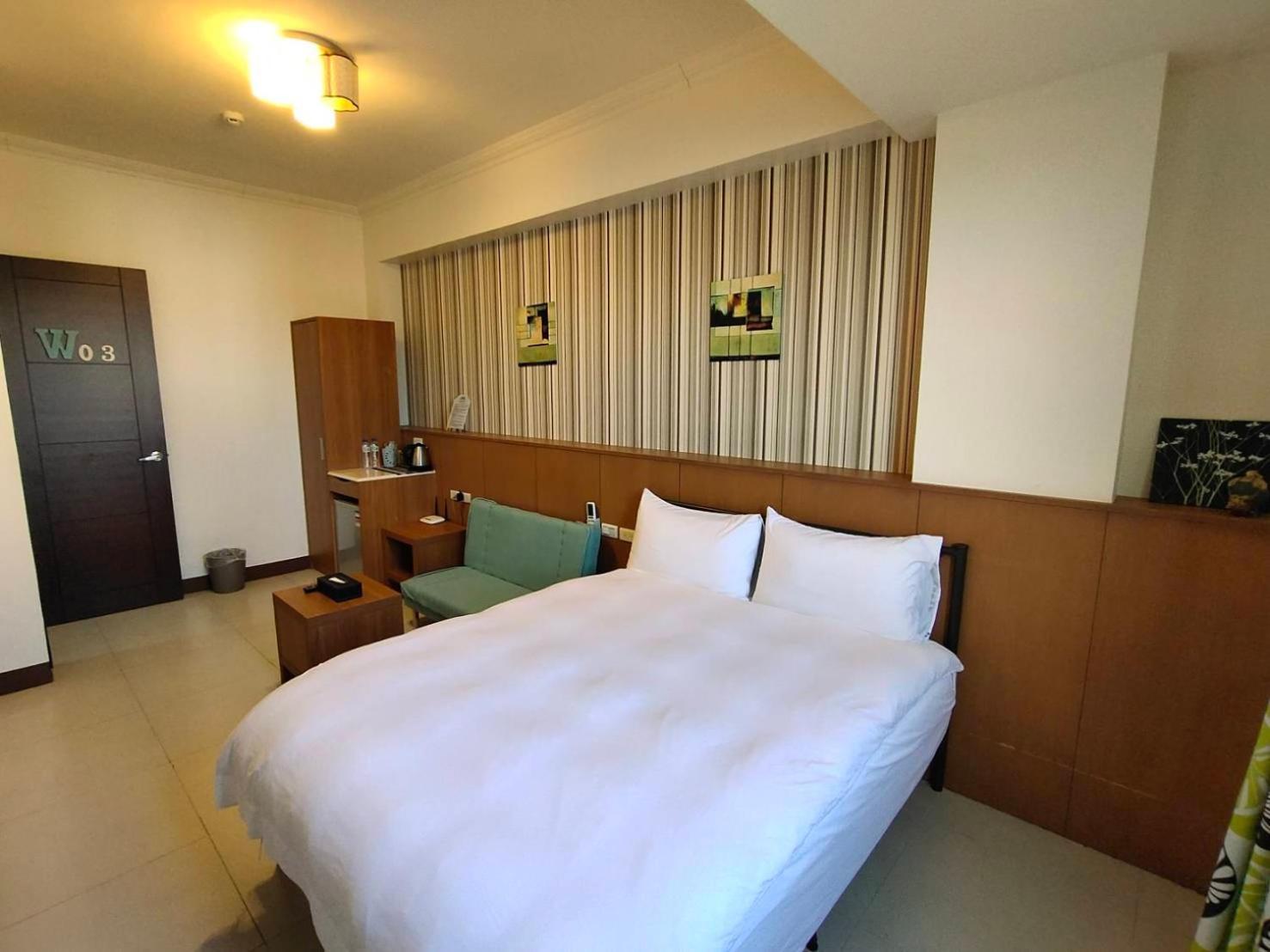 Fuga Royal Hall Homestay Hualien stad Exteriör bild