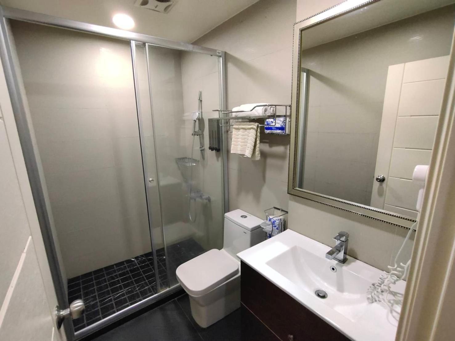 Fuga Royal Hall Homestay Hualien stad Exteriör bild